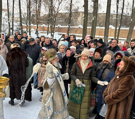Митрополит Иосиф возглавил крестный ход «на Иордань» в Крещенский сочельник